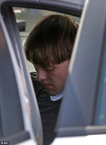 這個白人男子沖進教堂殺死9名黑人 這個白人男子沖進教堂殺死9名黑人