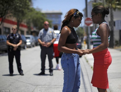 這個白人男子沖進教堂殺死9名黑人 這個白人男子沖進教堂殺死9名黑人