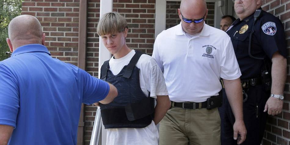 這個白人男子沖進教堂殺死9名黑人 這個白人男子沖進教堂殺死9名黑人