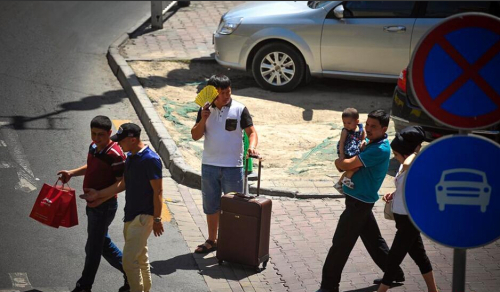 新疆高溫 沙子烤熟雞蛋交警鞋底 新疆高溫 沙子烤熟雞蛋交警鞋底