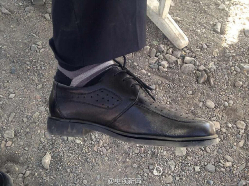 新疆高溫 沙子烤熟雞蛋交警鞋底 新疆高溫 沙子烤熟雞蛋交警鞋底