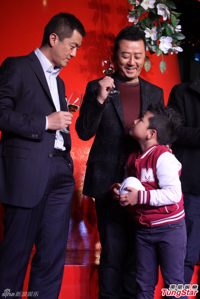 李亞鵬、郭濤父子相活動