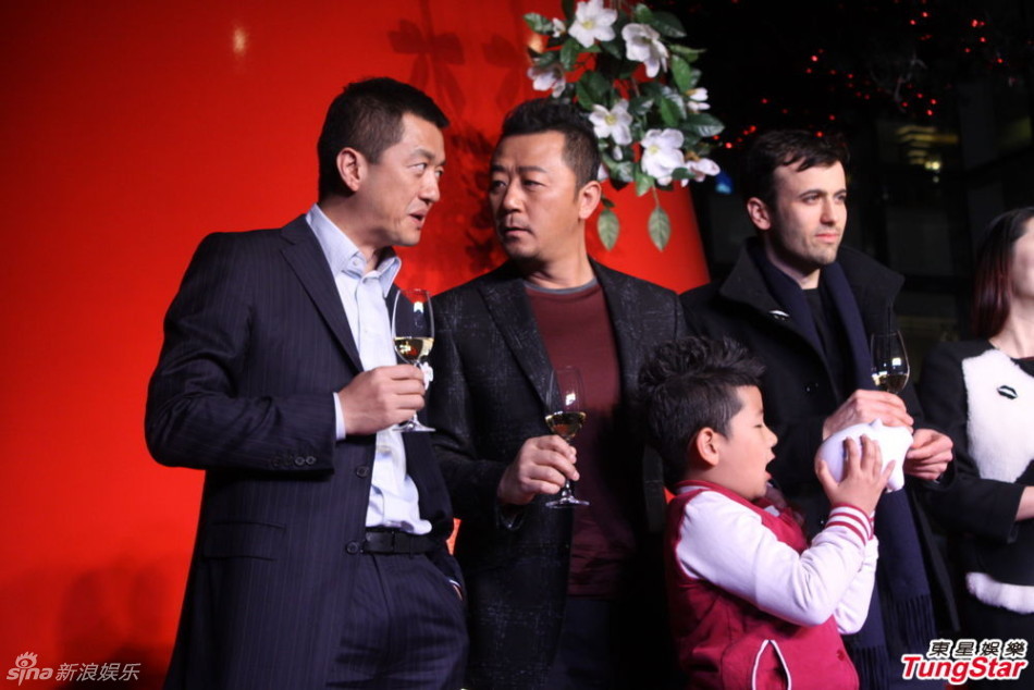 李亞鵬、郭濤父子相活動