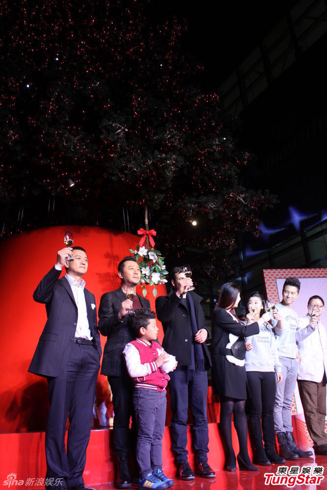 李亞鵬、郭濤父子相活動