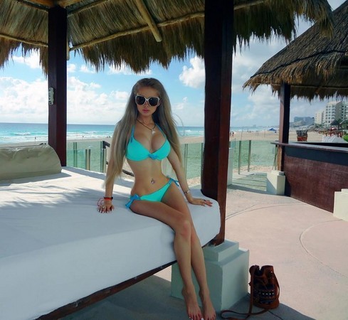 烏克蘭真人芭比雙峰傲人 腰瘦可一手掌握 烏克蘭真人芭比雙峰傲人 腰瘦可一手掌握