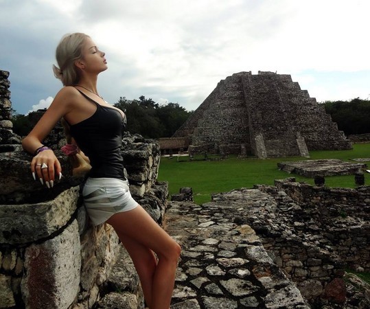 烏克蘭真人芭比雙峰傲人 腰瘦可一手掌握 烏克蘭真人芭比雙峰傲人 腰瘦可一手掌握