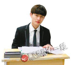 穿上正裝的女生更優(yōu)雅成熟了；男生常常被女生夸獎(jiǎng)長(zhǎng)得帥。