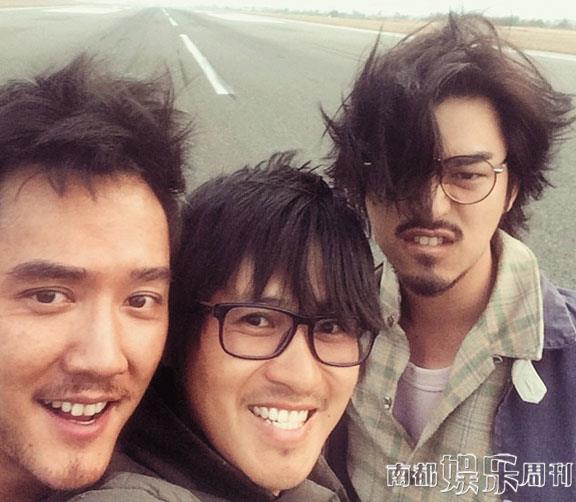 工地生活三人行。