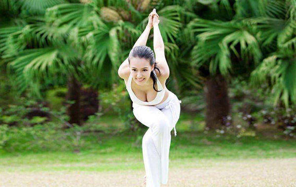 圖為瑜伽教母性感寫真。