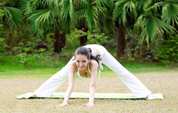 圖為瑜伽教母性感寫真。