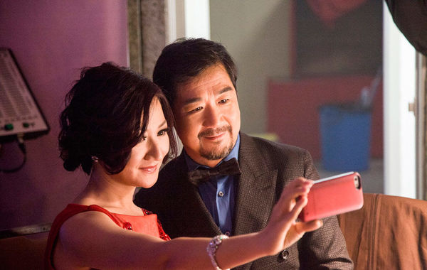 在主持晚會(huì)期間，張國(guó)立還與同場(chǎng)的女主持自拍合影。