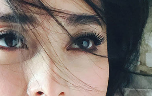 蔣勤勤吊帶美照。