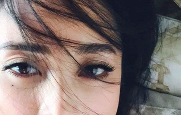 蔣勤勤吊帶美照。