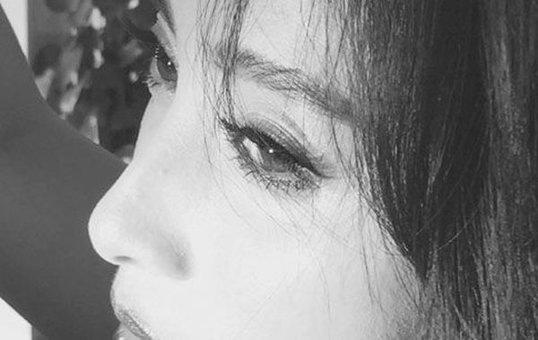 蔣勤勤吊帶美照。