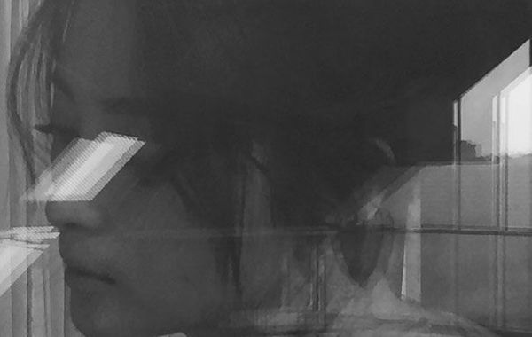 蔣勤勤吊帶美照。