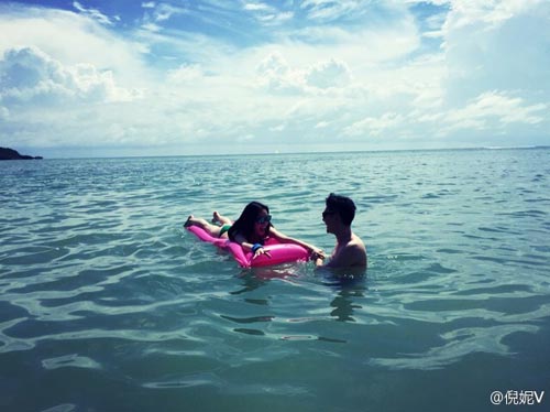 倪妮與馮紹峰戲水 倪妮與馮紹峰戲水