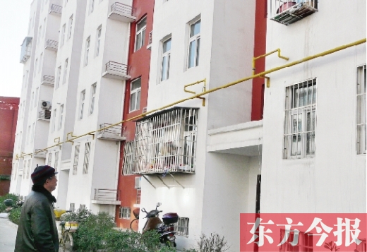 程習林在原本以為交錢后就能拿到手的房子面前戀戀不舍 程習林在原本以為交錢后就能拿到手的房子面前戀戀不舍