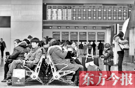 昨日，受天氣影響，多趟途經(jīng)和到達(dá)鄭州的高鐵晚點(diǎn)