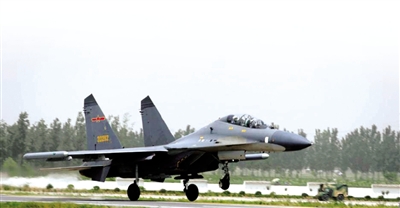 我軍戰(zhàn)機首次在鄭州-民權高速公路成功試飛 我軍戰(zhàn)機首次在鄭州-民權高速公路成功試飛