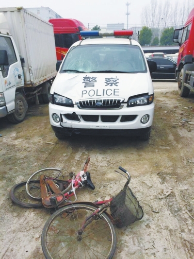 警車半夜撞人后逃逸 信陽戒毒所:臨時工司機已被停工 警車半夜撞人后逃逸 信陽戒毒所:臨時工司機已被停工