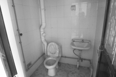 設(shè)施齊備的衛(wèi)生間 設(shè)施齊備的衛(wèi)生間