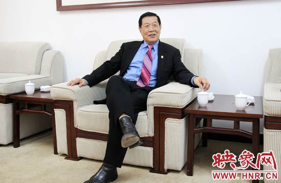 以精湛讀到的刑偵鑒識技術(shù)享譽國際的李昌鈺博士，被譽為“當代福爾摩斯”。