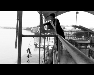 剩飯菜倒進河 剩飯菜倒進河