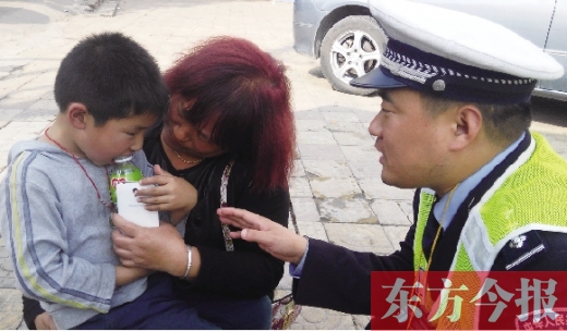 昨日，5歲的男孩獲救后，向民警講述被拐經(jīng)過(guò)。