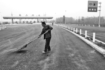 記者昨日探訪鄭州市南三環(huán)高速收費(fèi)站