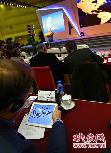 世界旅游城市市長聯(lián)盟簽名成立。