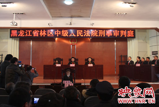 庭審現(xiàn)場(chǎng)