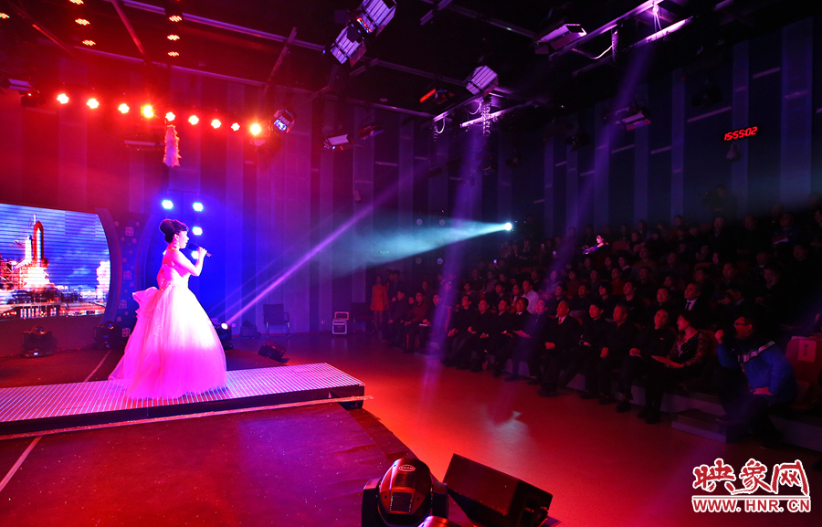 詩歌朗誦會現(xiàn)場。