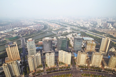 不少網(wǎng)友認(rèn)為，不動產(chǎn)統(tǒng)一登記會使房價(jià)下跌。