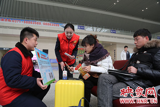 邀請旅客掃二維碼參加活動。