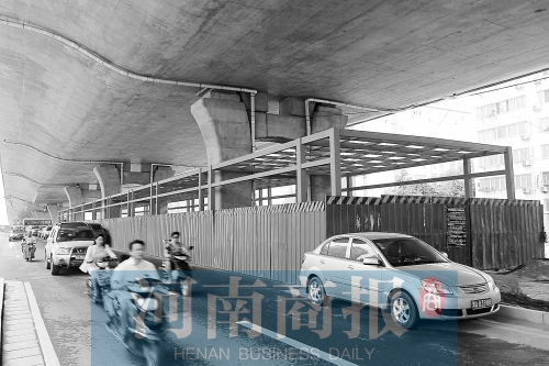 建設(shè)中的隴海路快速公交站臺，這條線路或取名B5