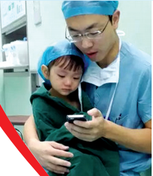 對于網(wǎng)友的點贊，石醫(yī)生說，是孩子太可愛了，所以照片才得到這么多贊美。圖片來自網(wǎng)絡。