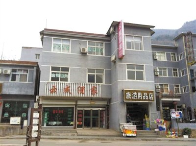 今年，胡萬林涉嫌非法行醫(yī)的地點，就在這座農(nóng)家賓館內(nèi)。