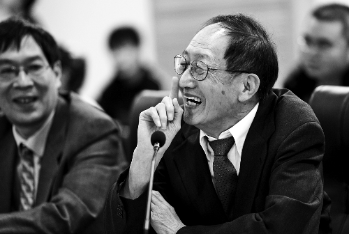 諾獎(jiǎng)得主崔琦62年后首次回鄉(xiāng) 關(guān)注河南老家教育問題 諾獎(jiǎng)得主崔琦62年后首次回鄉(xiāng) 關(guān)注河南老家教育問題