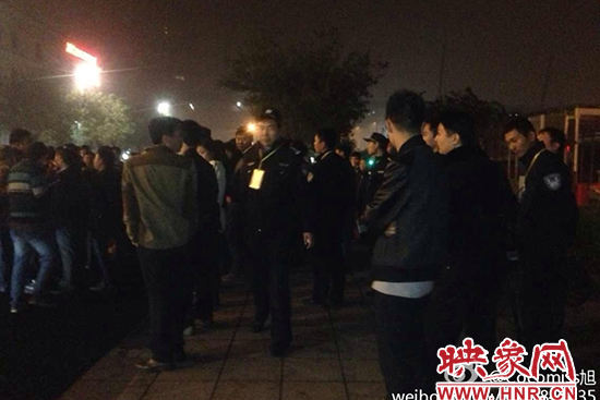 11月1日深夜，鄭州鄭東新區(qū)夜總會(huì)“皇家一號(hào)”被查處。網(wǎng)友供圖