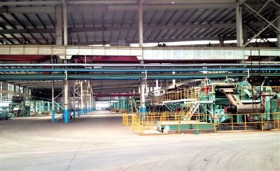 12月4日，三峽全通一個(gè)閑置的車間內(nèi)，落滿厚厚的塵土。