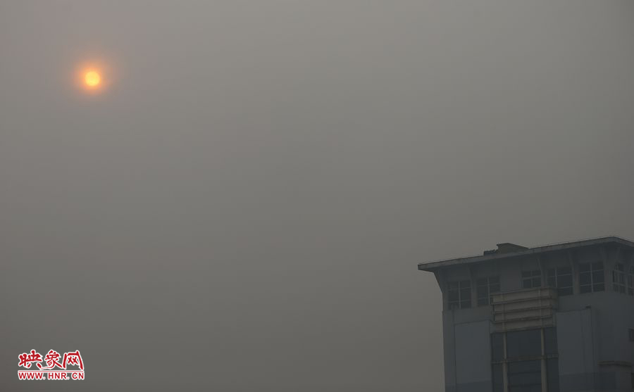 鄭州的霧霾讓太陽(yáng)都可以直視 鄭州的霧霾讓太陽(yáng)都可以直視