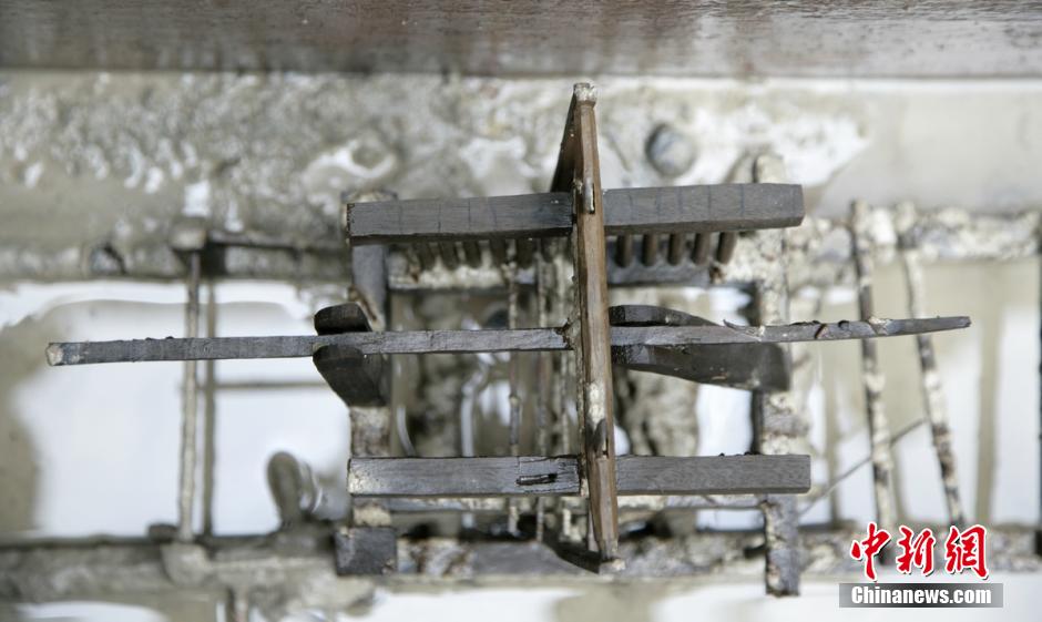 圖為蜀錦織機仿真蜀錦織機，為我國唯一有出土單位、完整保存的織機模型。