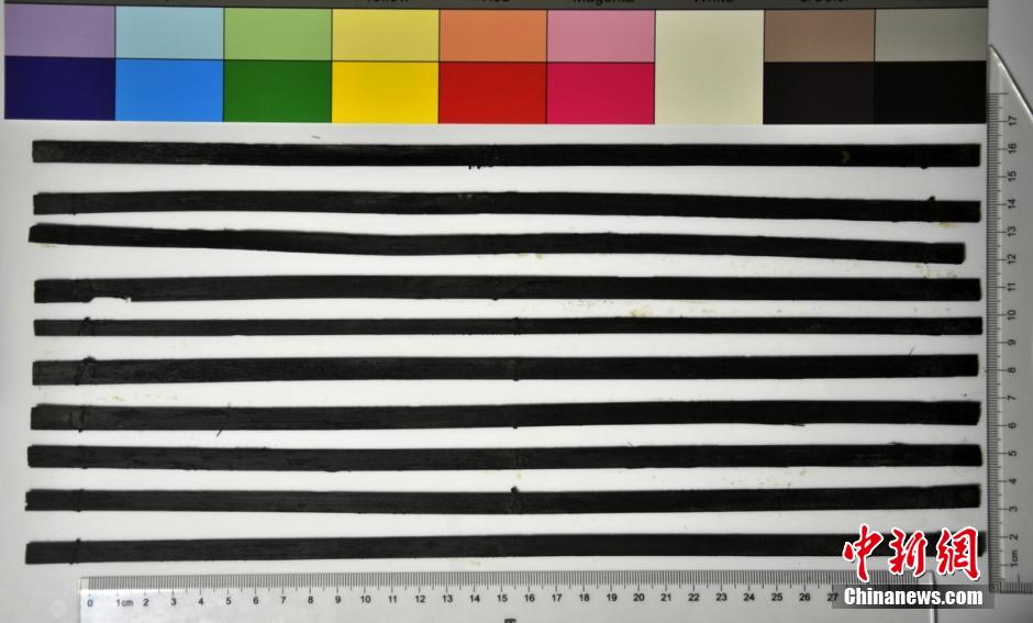 圖為漢代簡牘出土930支竹簡，在四川地區(qū)首次發(fā)現(xiàn)漢代簡牘。