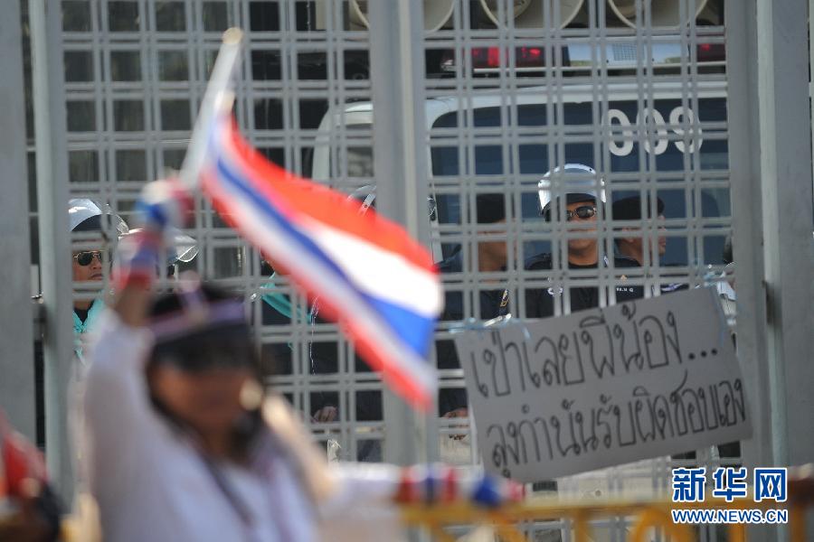 泰國(guó)反政府示威者阻止大選登記工作 泰國(guó)反政府示威者阻止大選登記工作