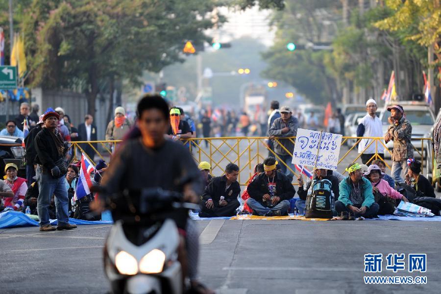 泰國(guó)反政府示威者阻止大選登記工作 泰國(guó)反政府示威者阻止大選登記工作