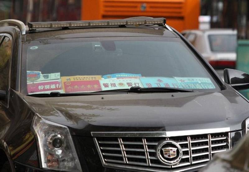 深圳現(xiàn)“史上最多通行證車”無(wú)牌豪車 深圳現(xiàn)“史上最多通行證車”無(wú)牌豪車