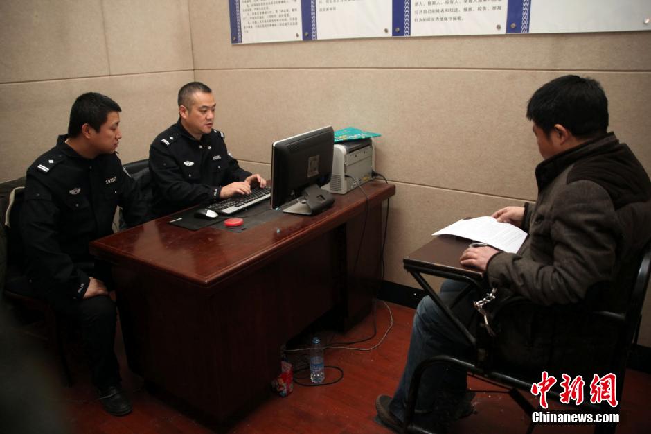 圖為突審犯罪嫌疑人（資料圖片）。