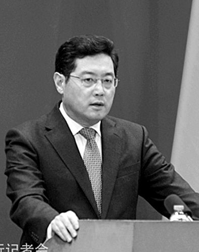 23日，秦剛在外交部例行記者會(huì)上。