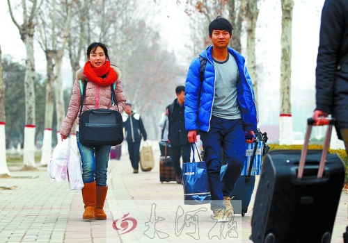 走進(jìn)熟悉的校園，看到熟悉的笑臉，就這樣懷揣著自信和目標(biāo)，迎接明天靠近下一站。