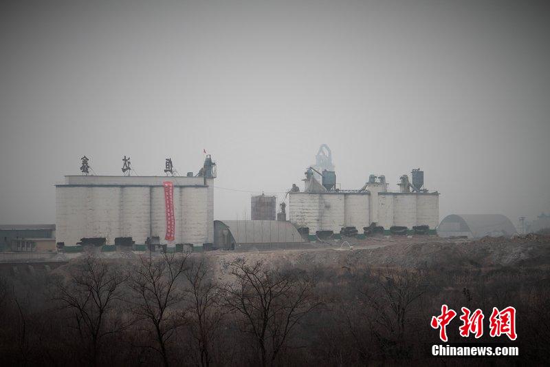 　2014年2月17日，石家莊市再次啟動壓減水泥過剩產(chǎn)能、治理大氣污染水泥企業(yè)集中爆破拆除行動。
